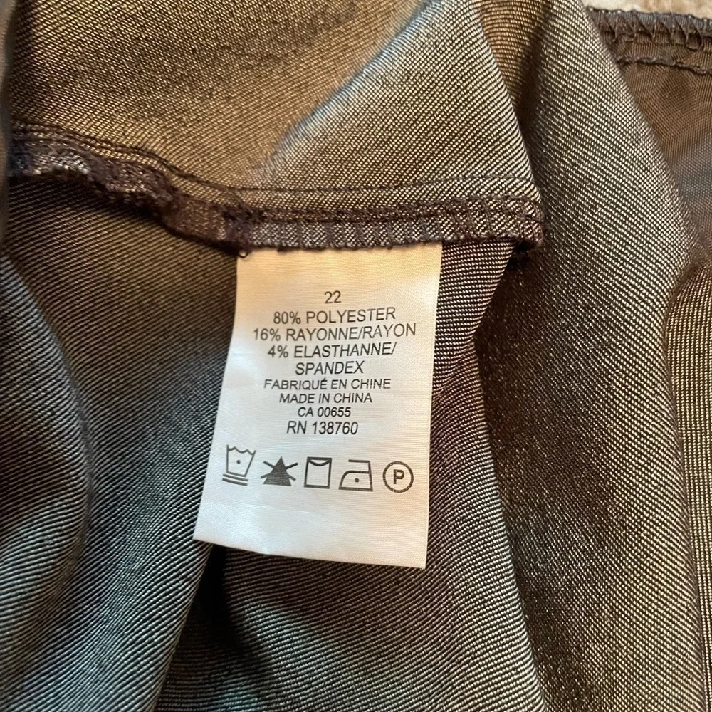 Slightly Curvy Fit- Dress Pants -Size 22-Front zippered pockets-Belt loops - Picture 10 of 10